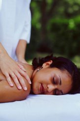 Ontspanningsmassage, energetische massage en bindweefselmassage.